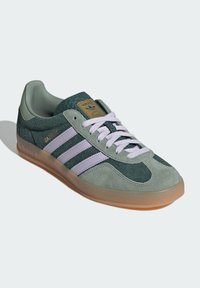 adidas Originals GAZELLE INDOOR UNISEX - Sporta apavi - mineral green silver dawn silver green