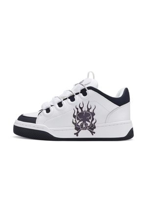 FLIP LOW - FLAMING SKULL - Skate shoes - white/black