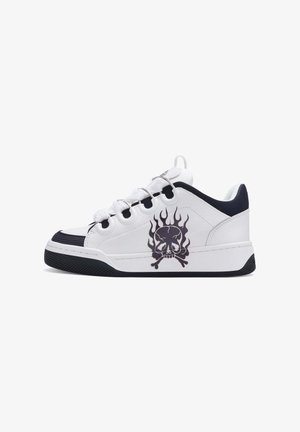 Ed Hardy FLIP LOW - FLAMING SKULL - Skateschuh - white/black