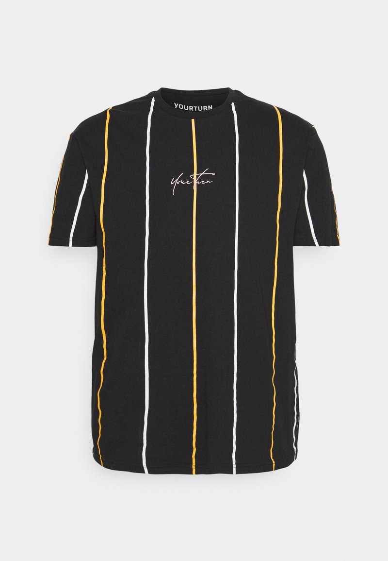 Zwarte t-shirt met verticale strepen in geel en wit, met een ronde hals en het 'Your Turn' logo geborduurd in het wit. Gemaakt van katoen.