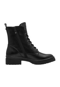 Bottines en cuir noir avec fermeture éclair sur le côté, lacets à l’avant, semelle épaisse et détails cloutés à l’arrière supérieur.