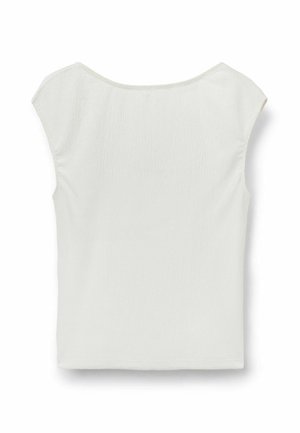 Top blanco de manga corta hecho de una tela texturada. Presenta un escote redondo y un corte relajado, con un acabado suave y sin herrajes visibles.