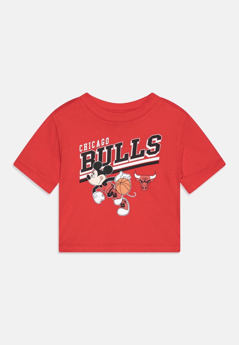 Outerstuff NBA TEAMS DISNEY GRAPHIC TEE UNISEX - Sporto klubų atributika - university red