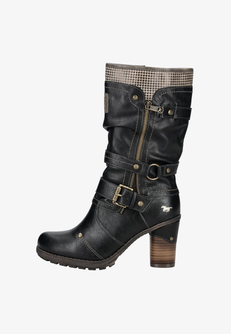 Schwarze Lederstiefel bis zur Mitte der Wade mit gestapeltem Absatz, seitlichem Reißverschluss, Schnallenriemen und einem beige Hahnentrittmuster-Stoffbund oben.