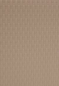 Beige tekstureret materiale med et sekskantet mønster og forhøjede konturer, der skaber en taktil overflade. Glat med et konsekvent design gennem hele.