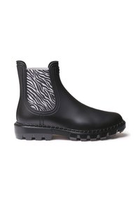 Botte Chelsea en caoutchouc noir avec une texture en zigzag sur un panneau élastique à motif zèbre noir et blanc et une semelle robuste.