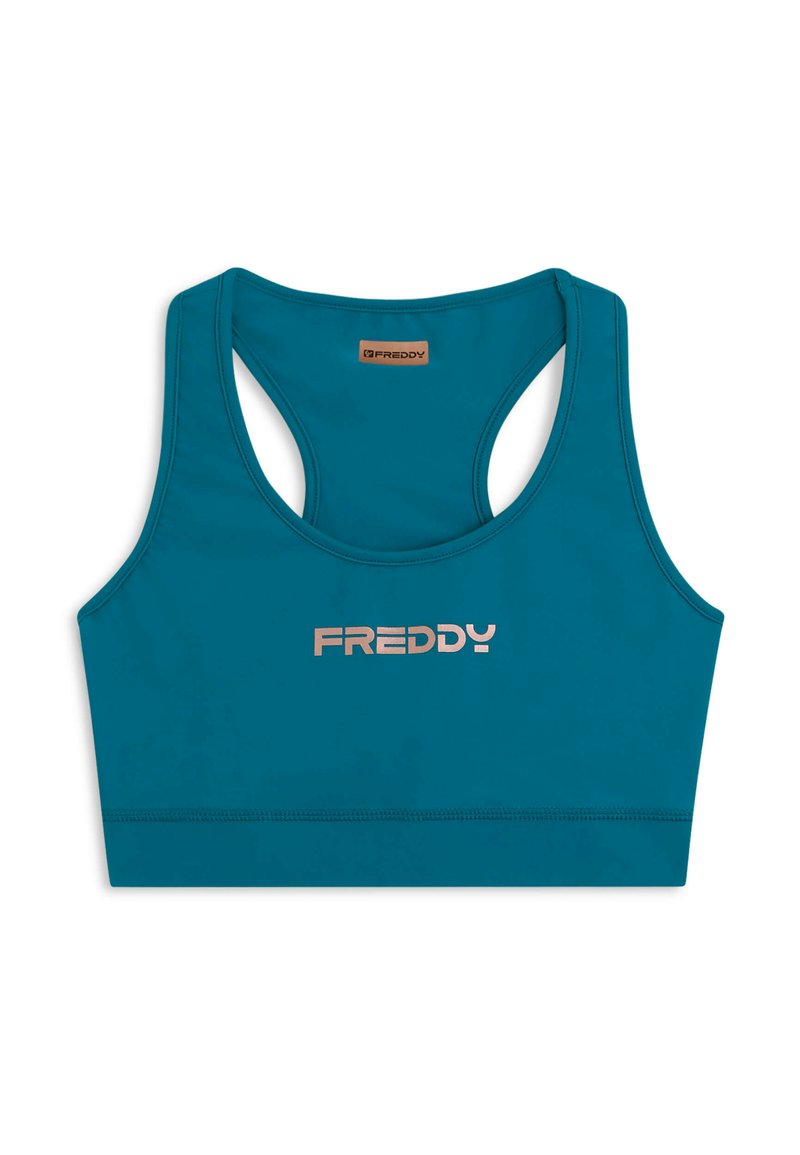 Sujetador deportivo en color verde azulado, fabricado con un tejido suave, que presenta un diseño de espalda nadadora y un logo dorado "FREDDY" en el frente.