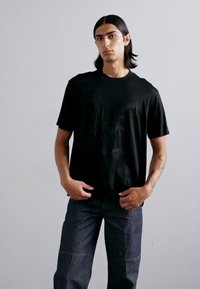 Emporio Armani Apdrukāts T-krekls - nero