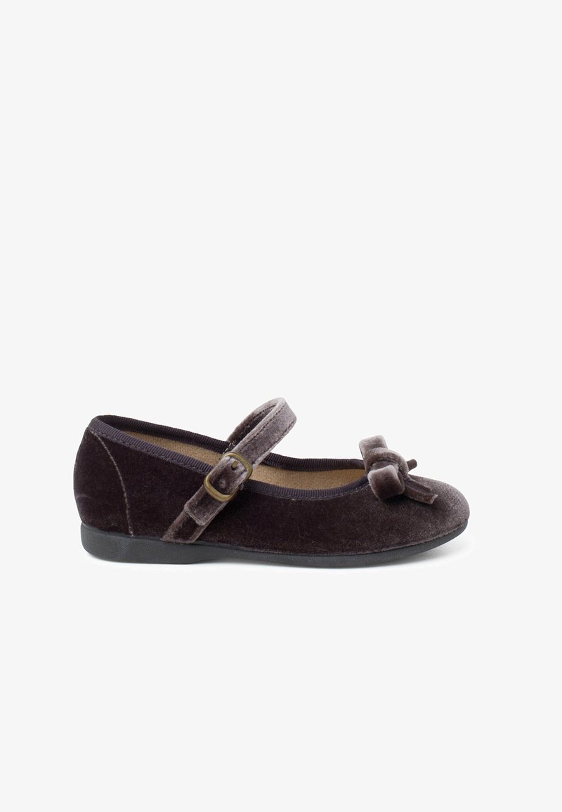 Violette Mary Jane-Schuhe aus Samt mit abgerundeter Zehenpartie, verstellbarem Riemen und kleiner Schleifendekoration an der Vorderseite. Flache Gummisohle.