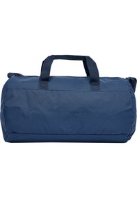 Marinblå duffelväska tillverkad av slitstarkt tyg, med två korta handtag och dragkedjestängning, med en rundad form och slät yta.