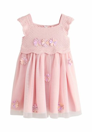 Rochie roz pentru copii mici, cu bodice croșetat, mâneci scurte și fustă din tull împodobită cu aplicații florale pastelate.