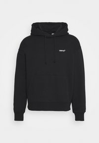 Sudadera negra hecha de tela de forro polar, con un bolsillo frontal y capucha con cordón. Pequeño logo blanco de Levi's en el pecho.