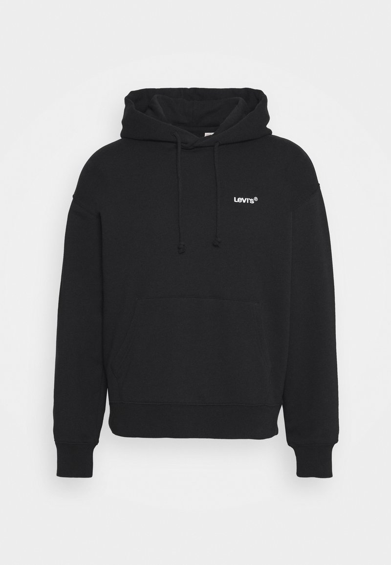 Sudadera negra hecha de tela de forro polar, con un bolsillo frontal y capucha con cordón. Pequeño logo blanco de Levi's en el pecho.