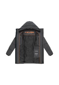 Chaqueta gris acolchada con capucha, con costuras e logos en naranja en el interior. Incluye dos bolsillos laterales y un bolsillo interior con instrucciones de cuidado.
