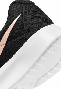 Nike Sportswear TANJUN - Baskets basses - black