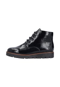 Bottines à lacets en cuir verni noir, finition texturée et semelle en caoutchouc épaisse avec un accent brun contrastant.