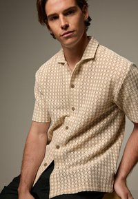 Next TEXTURED SHORT SLEEVE - Camisa - ecru white
