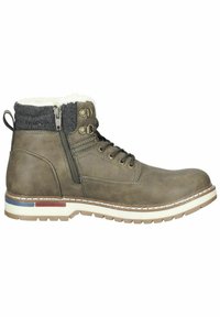 Bota de tobillo de cuero marrón con cuello de textil gris, forro de piel sintética blanca, cordones negros y cremallera lateral, que presenta una suela de rayas en contraste.