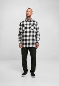 Urban Classics Button down-skjorte - black white
