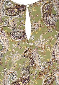 Tejido verde con un patrón de paisley en púrpura, marrón y amarillo. Detalle recortado en la parte posterior, la superficie texturada realza el interés visual.
