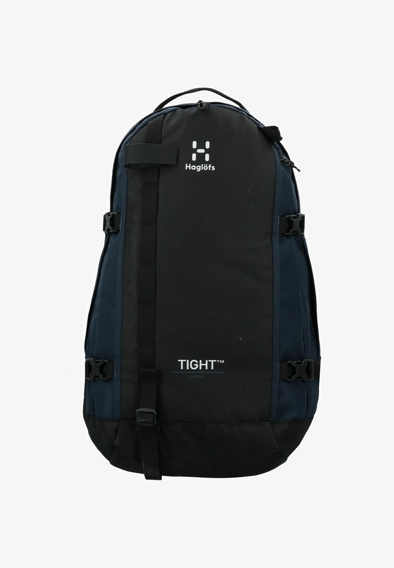 Stor marinblå och svart ryggsäck med justerbara remmar, spännen och logotyp. Har en mjuk textur och en strukturerad form.