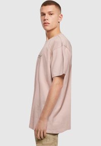 Merchcode LOVE YOURSELF FIRST HEAVY OVERSIZED  - T-shirts print - duskrose