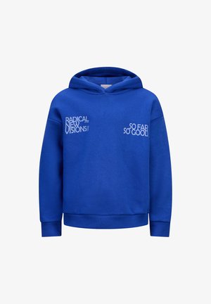 Blauwe hoodie van zachte stof met witte tekst: "RADICALE NIEUWE VISIES II" aan de linkerkant en "TOT NU TOE GOED" aan de rechterkant. Klassiek ontwerp met een capuchon.