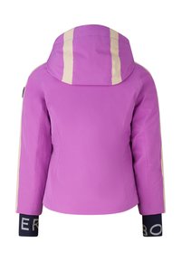 Fialová kapucňová bunda s béžovými svislými pruhy na kapuci a rukávech, černé manžety s částečným bílým nápisem, zadní pohled.