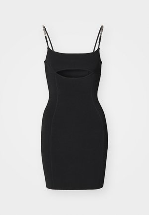 Μαύρο πλεκτό φόρεμα με εφαρμοστή σχεδίαση, λεπτομέρεια με κοψίματα στη μέση και λεπτές ρυθμιζόμενες τιράντες. Διαθέτει ανάγλυφη υφή σε όλη του την επιφάνεια.