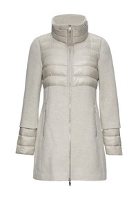 Hellgrauer Mantel mit gepolstertem oberen Bereich, hohem Kragen und seitlichen Reißverschlusstaschen. Aus weichem Stoff mit glatter Textur gefertigt.
