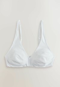 Biely trojuholníkový bralet z mäkkej tkaniny s nastaviteľnými ramienkami a bez zapínania. Hladká textúra a jednoduchý dizajn.