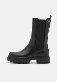 XTI Botas con plataforma - black