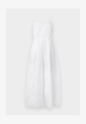 Rochie albă lungă, fără mâneci, cu bretele subțiri și broderie florală subtilă pe corset și fustă.