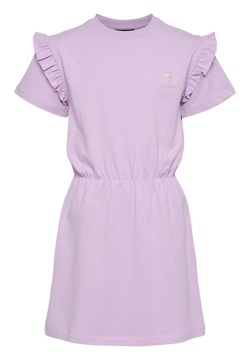 Lila Kurzarmkleid aus weichem Stoff. Mit Rüschenträgern und elastischem Taillengummi. Kleines gesticktes Logo auf der Brust.