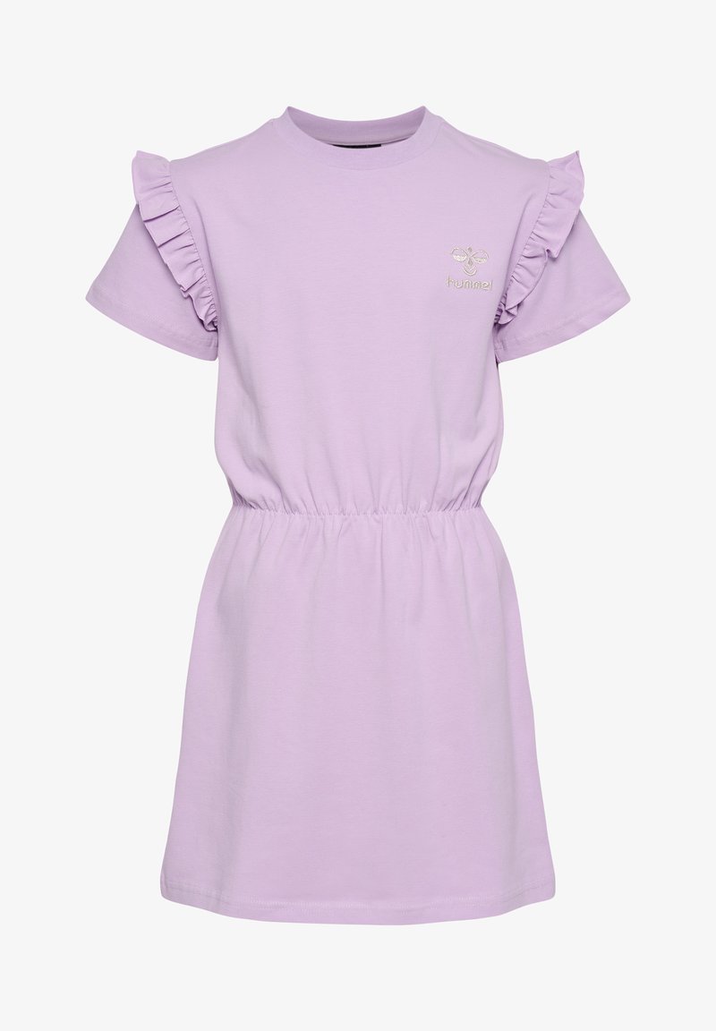 Lila Kurzarmkleid aus weichem Stoff. Mit Rüschenträgern und elastischem Taillengummi. Kleines gesticktes Logo auf der Brust.