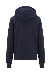 Sudadera con capucha de color azul marino que presenta una textura suave, puños y dobladillo acanalados, y un diseño clásico con capucha en la parte posterior.