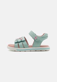 Sandal in pelle azzurro chiaro con dettagli rosa e decorazioni a forma di stella. Cinghie in velcro e suola in gomma bianca. Design open-toe.