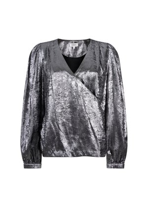 Glanzende zilveren blouse met lange mouwen en een V-hals, met gepofte schouders en licht gathered manchetten.