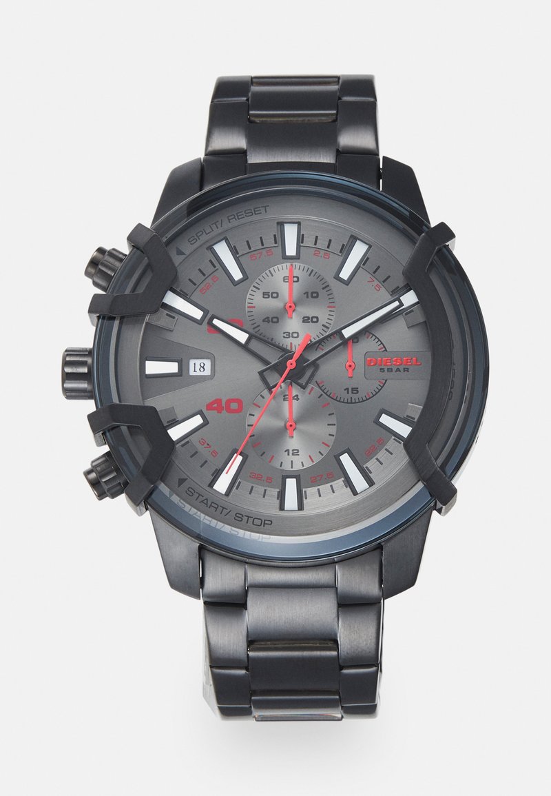 Herren Diesel Uhr mit einem schwarzen Edelstahlarmband, grauem Zifferblatt, roten Akzenten, Chronographenfunktionen und auffälligen Stundenmarkierungen.