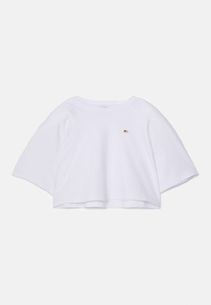 Sweatshirt blanc court avec des manches larges et courtes, un col rond et un petit logo doré sur la poitrine. Fabriqué en tissu doux.