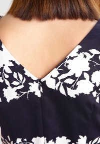 comma Robe fourreau - dark blue