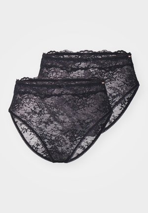 Calcinhas de renda preta com padrões florais intrincados, bordas recortadas e um design de cintura alta, apresentadas em um pacote com duas unidades.