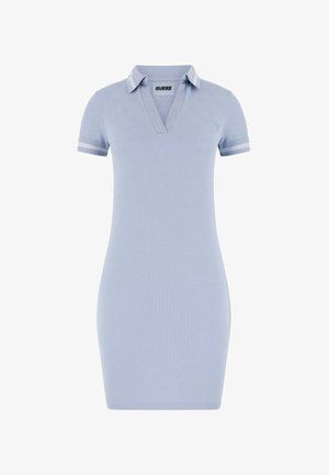 Lichtblauwe polojurk met een aansluitende pasvorm, witte streepdetails op de mouwen en een V-halskraag. Gemaakt van een zachte, geribbelde stof.