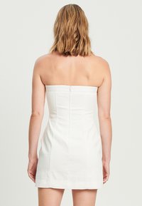 CALLI BAYLEE MINI - Shift-haljina - white