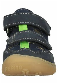 Námořnické modré dětské boty se dvěma suchými zipy, zeleným akcentem, kontrastním bílým prošíváním a flexibilní béžovou gumovou podrážkou.