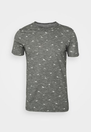 Graues T-Shirt mit kurzen Ärmeln und Rundhalsausschnitt mit einem weißen Haiflossenmuster, das gleichmäßig über den Stoff verteilt ist.