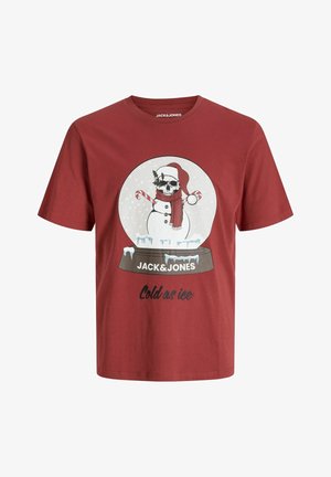 Rode katoenen T-shirt met een afbeelding van een sneeuwman met een schedel die een rode hoed en sjaal draagt, met de tekst "Koud als ijs" eronder.