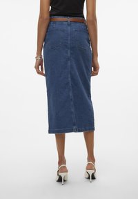 Vero Moda VMPEYTON SLIDS SKIRT - Uska suknja - dark blue denim
