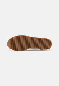 EA7 Emporio Armani LACES UNISEX - Tenisice - white/gold/honey