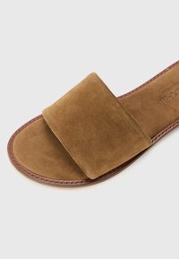 Marc O'Polo BABETTE - Papucsszandálok - dark dusty brown